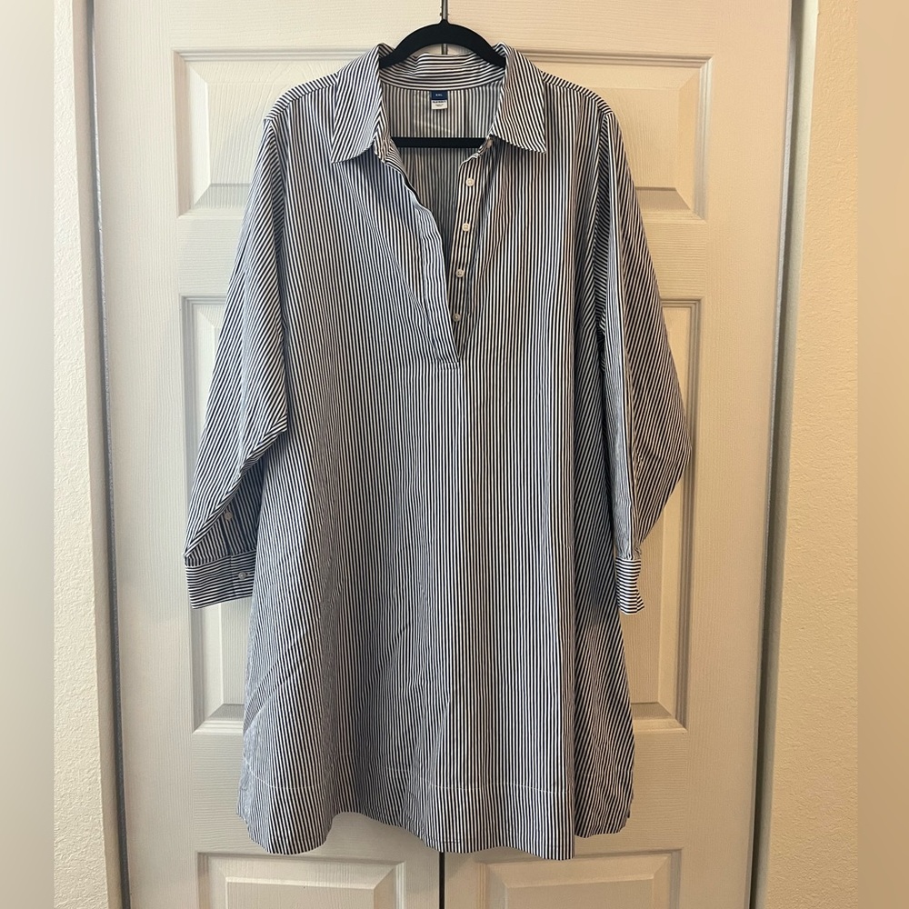 Old Navy Loose Mini Shirt Dress in Navy & White